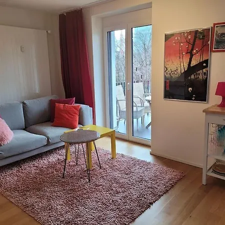 Daire Cosy & Central, Lovely Terrace Over River & Park Zürih