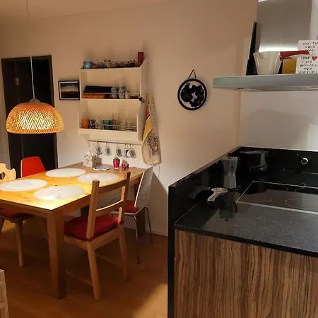 Cosy & Central, Lovely Terrace Over River & Park