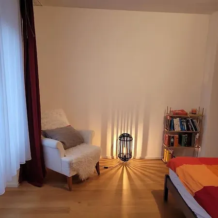 Cosy & Central, Lovely Terrace Over River & Park Apartment