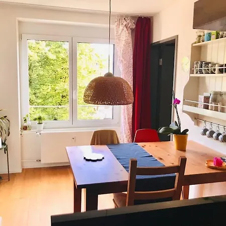 Cosy & Central, Lovely Terrace Over River & Park Apartment *