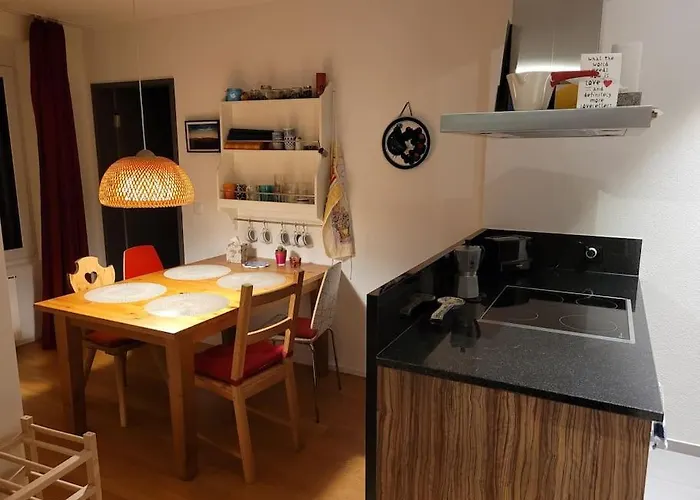 Cosy & Central, Lovely Terrace Over River & Park