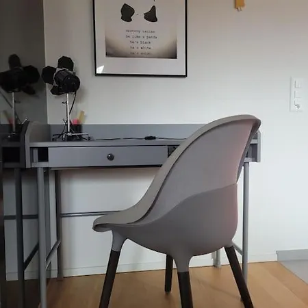 Cosy & Central, Lovely Terrace Over River & Park *